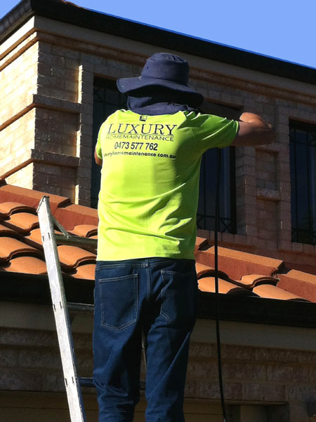 we can assit with all of our pre handover repairs and cleaning